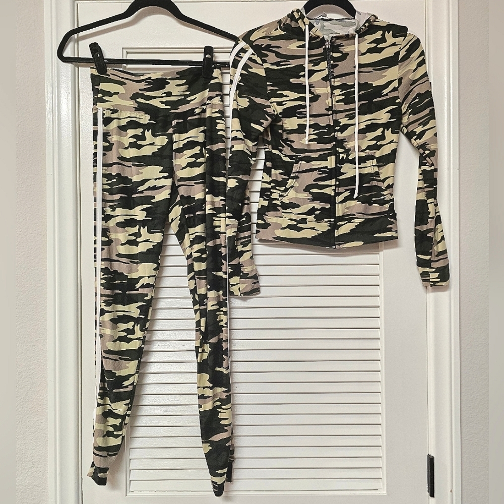 Fashion Nova - Camo Activewear Loungewear Leggings & Zip-Up Jacket W Pockets Set